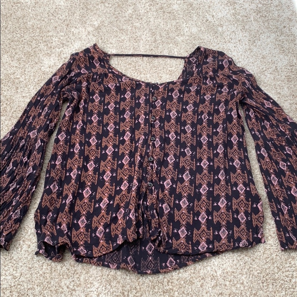 Billabong long flowy sleeve blouse